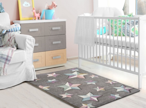 ▷ Dormitorio de bebé con cuna y armario en Jaén