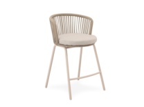 Mesas altas y taburetes